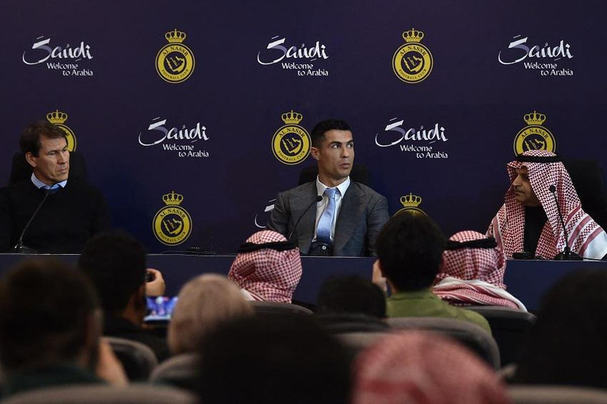 Cristiano Ronaldo foi apresentado pelo Al-Nassr, da Arbia Saudita, nesta tera-feira (3/1)