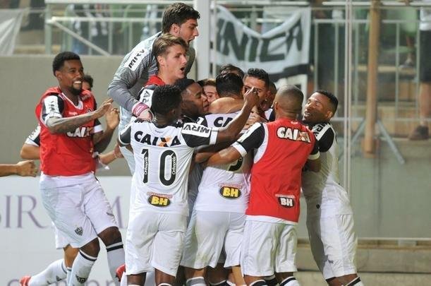 Depois de lances polmicos, Atltico confirmou vitria com gols de Rger Guedes e Ricardo Oliveira