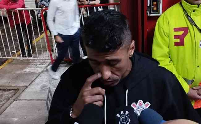 Paulinho chorou ao deixar o estdio do Argentinos Juniors