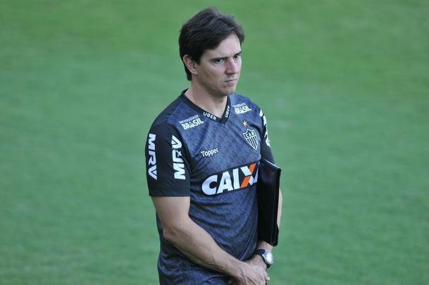 Thiago Larghi - Thiago Larghi assumiu o Atlético em 2018, após a demissão de Oswaldo de Oliveira. O atual treinador comandou o time em 32 jogos como interino até ser efetivado pelo presidente Sérgio Sette Câmara. Foram 17 vitórias, sete empates e oito derrotas.