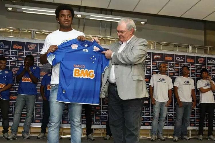 Nirley (2013) - Contratado por empréstimo, o zagueiro atuou em apenas três partidas e voltou ao Criciúma