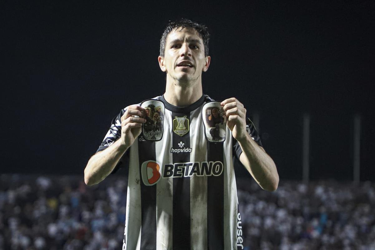 Fotos do jogo entre Santos e Atltico na Vila Belmiro, em Santos, pela 30 rodada do Campeonato Brasileiro