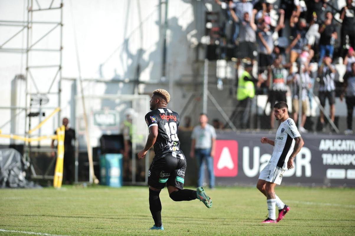 Fotos do jogo entre Athletic x Atltico, pelo Campeonato Mineiro