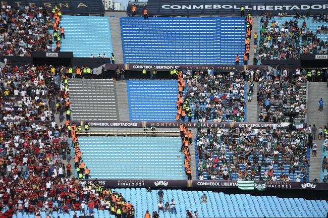 Festa das torcidas de Flamengo e Palmeiras na final da Libertadores