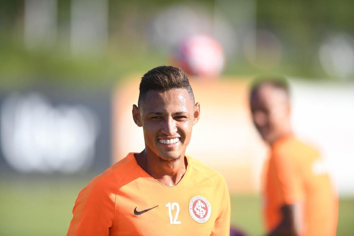 Velho conhecido da torcida cruzeirense, Neilton, do Internacional, soma apenas quatro jogos na Srie A
