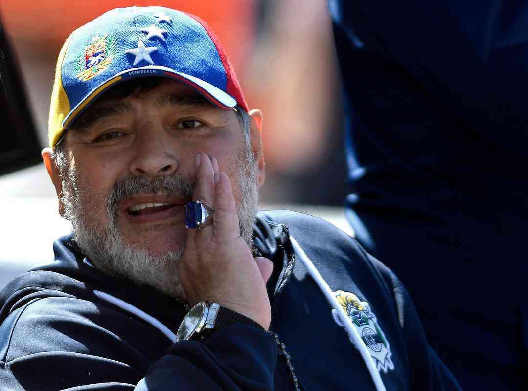 Em 1991, o ídolo da Seleção Argentina, Maradona, foi preso por porte de cocaína. Ele passou um dia na cadeia