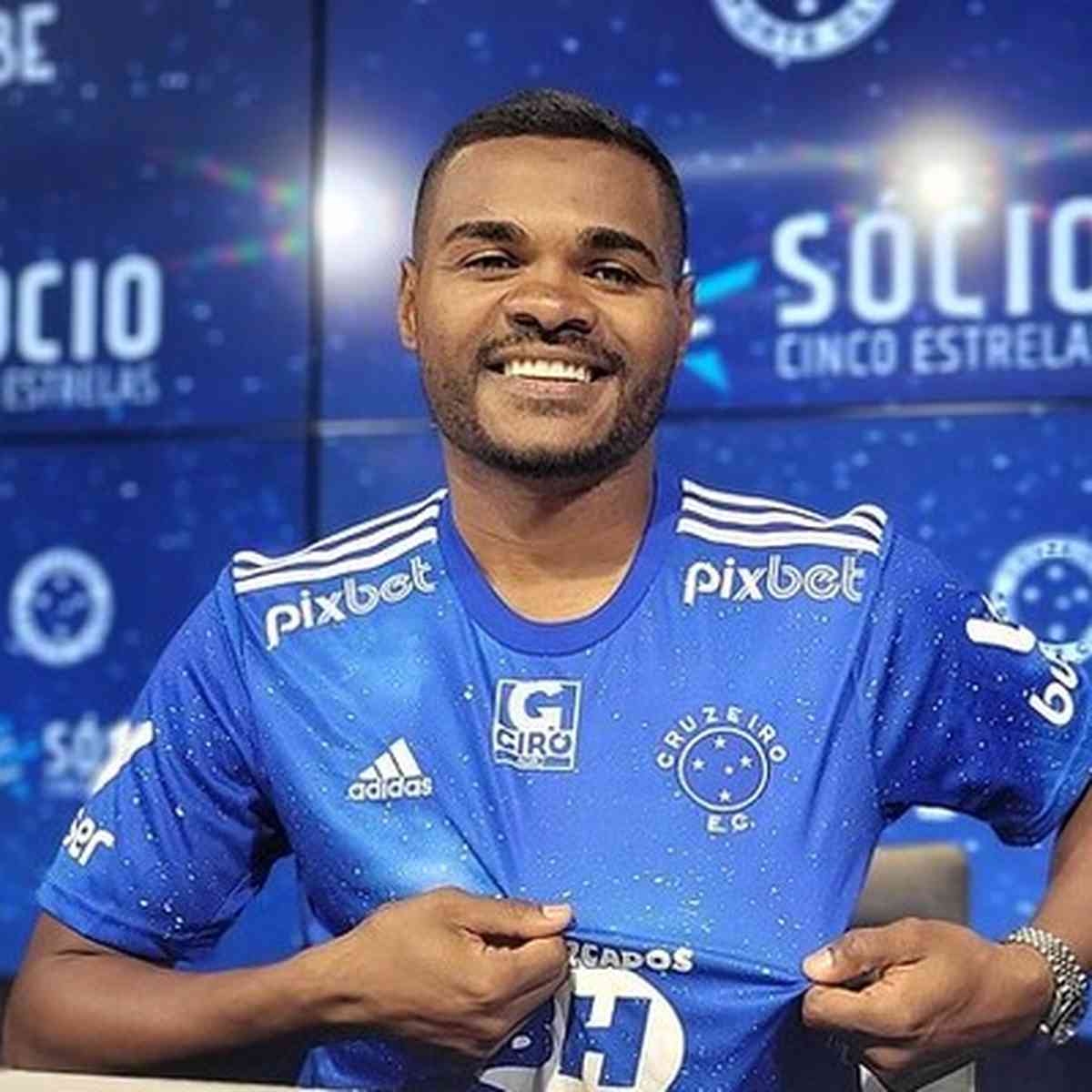 Nikão faz em dois jogos pelo Cruzeiro o que levou 25 no SPFC