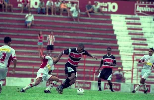 Outro modelo da camisa do Santa Cruz para 2003