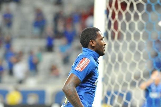 Veja imagens de Cruzeiro x Figueirense, que fizeram jogo movimentado no Mineiro