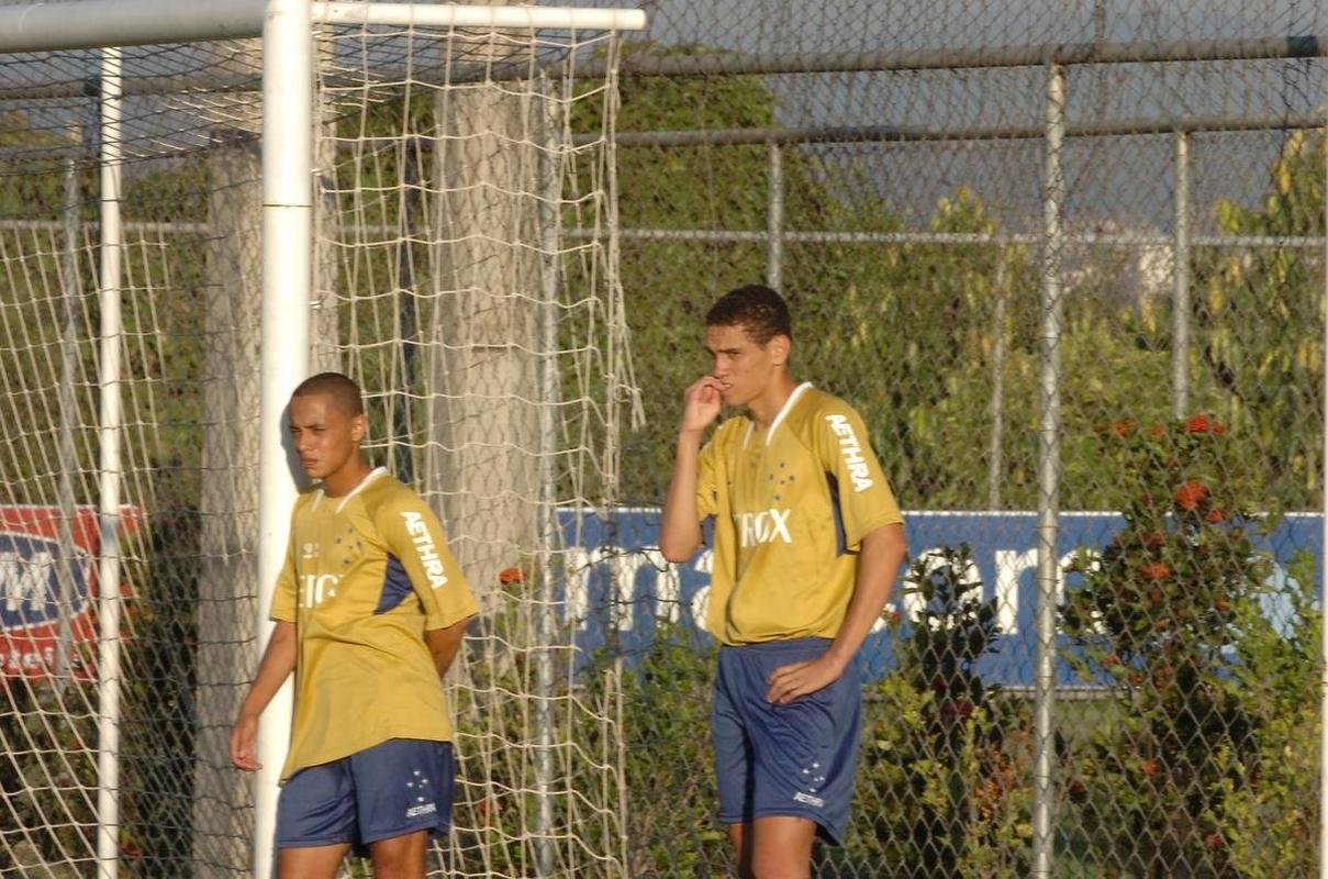 Zagueiro Maicon em seu incio de carreira no Cruzeiro, no ano de 2007. 