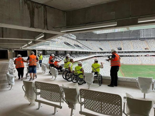 Fotos da visita feita por pessoas com deficincia na Arena MRV, nesta quinta-feira (9/2)
