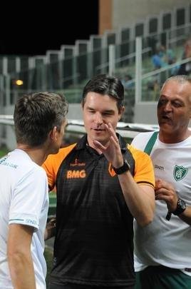 Com gols de Felipe Augusto e Al, Amrica venceu Coimbra por 2 a 0, nesta segunda-feira, no Independncia, pela sexta rodada do Campeonato Mineiro