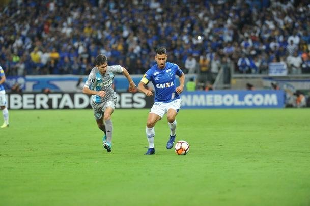Fotos do primeiro tempo do duelo entre Cruzeiro e Racing, no Mineiro, pela Libertadores