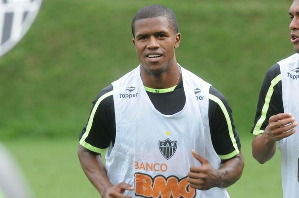 Carlos César (2011) - Foi o último lateral a ser contratado antes de Marcos Rocha se destacar pelo Atlético. Chegou do Boa Esporte e estreou com uma assistência. Logo, assumiu a titularidade, mas perdeu a posição para Rocha, em 2012. Desde então, foi reserva no Galo. Passou por Atlético-PR e Vasco, em 2014, e voltou para o Galo em 2015. No ano passado, sofreu uma grave lesão e perdeu todo o Campeonato Brasileiro (se machucou na primeira rodada). Sem Marcos Rocha em 2018, deve ter mais chances. Ele vai brigar pela posição com Samuel Xavier, Alex Silva e Patric.