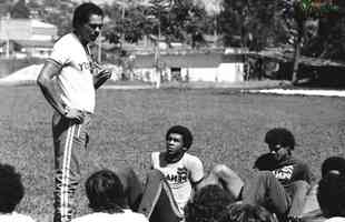 Apresentao do tcnico Barbatana aos jogadores do Cruzeiro em 1979