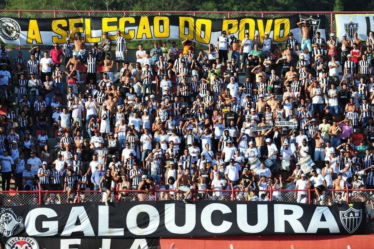 Villa Nova e Atltico se enfrentaram nesta quinta-feira