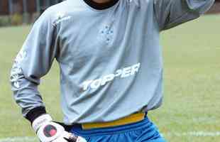 Fabiano foi contratado por emprstimo  Portuguesa em 2000 e foi o goleiro do Cruzeiro na disputa da Copa Joo Havelange.