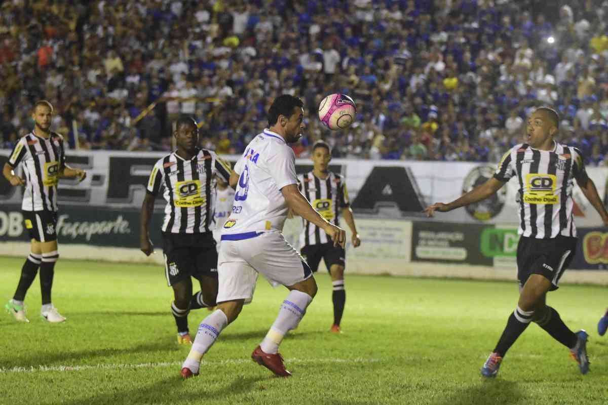 Fotos de Democrata 0x2 Cruzeiro, pela sexta rodada do Campeonato Mineiro