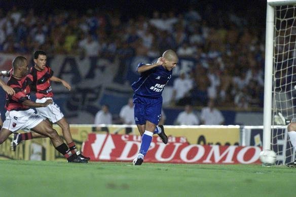 Imagens da torcida e da final da Copa do Brasil de 2003