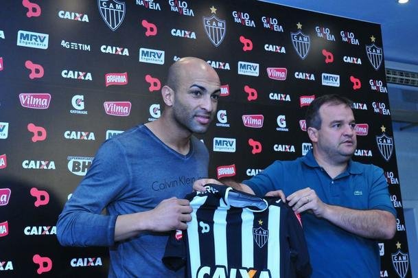 Ronaldo Conceição - indicação do técnico Marcelo Oliveira, Ronaldo Conceição foi contratado junto ao River Plate-URU. Ele jogou apenas cinco partidas, cometeu falhas e deixou o clube no início de 2017 rumo ao Peñarol-URU.