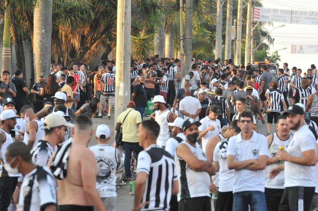 Fotos da torcida do Atltico no pr-jogo contra o Palmeiras no Mineiro