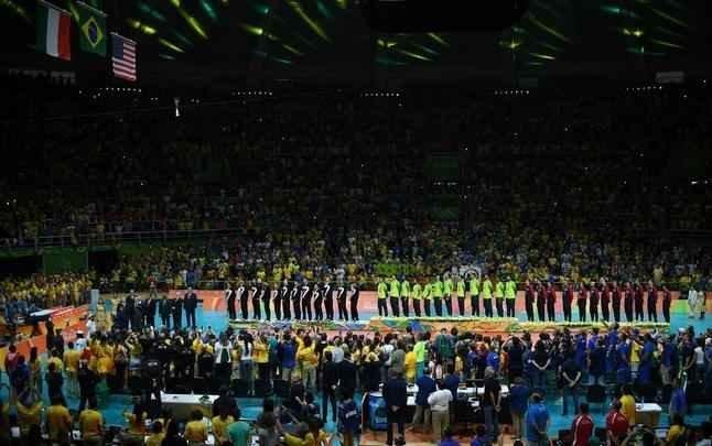 Festa do Brasil com a medalha de ouro no p�dio no Maracan�zinho