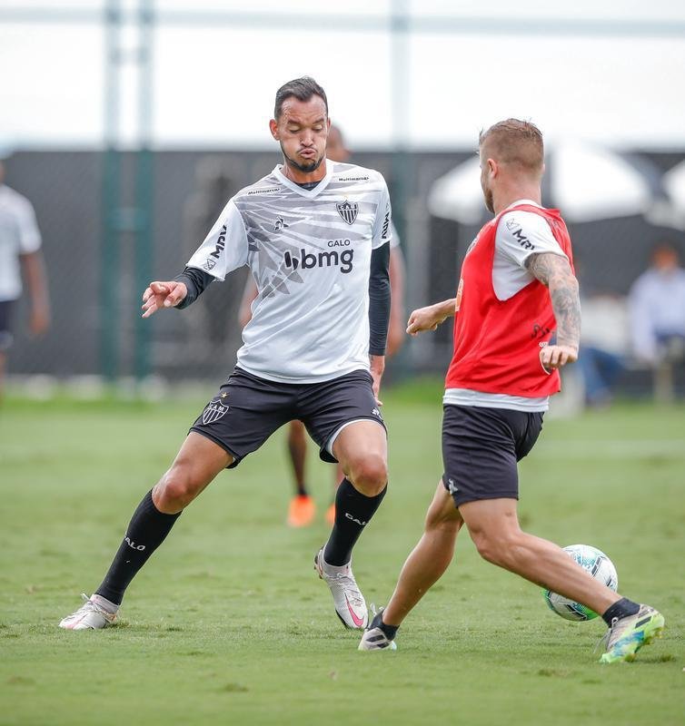 Veja fotos do treino do Atltico