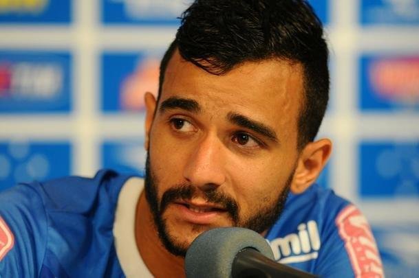 Henrique Dourado (atacante) - Com 16 gols em 33 jogos pelo Palmeiras no Brasileiro de 2014, Henrique Dourado tinha expectativa de brigar por posição com Leandro Damião no Cruzeiro, em 2015. O jogador, porém, acabou ofuscado pelo ótimo início do concorrente e disputou apenas 11 jogos, com um gol marcado. O contrato foi rescindido em julho daquele ano. Em 2017, Dourado contabilizou 32 gols em 59 presenças a serviço do Fluminense.