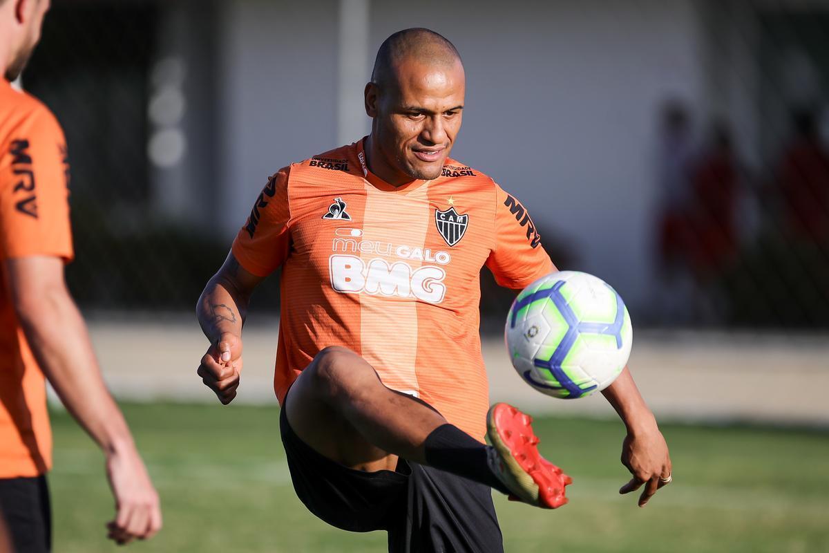 Fotos do primeiro treino comandado por Vagner Mancini no Atltico
