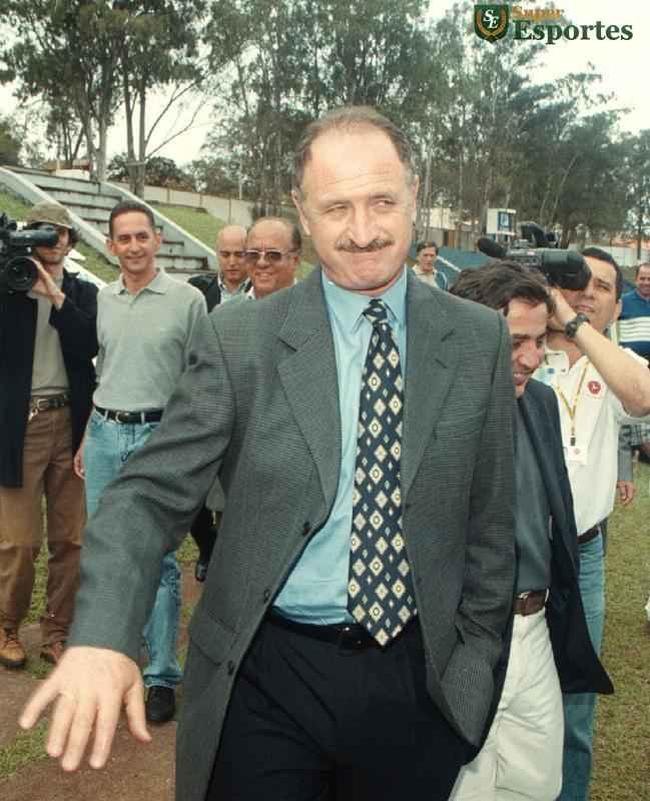 Imagens da Toca da Raposa I em 2000, ano da chegada do tcnico Luiz Felipe Scolari