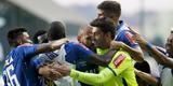 Bruno Rodrigo, de cabea, marcou o gol da vitria do Cruzeiro depois de falta cobrada por Arrascaeta: 3 a 2