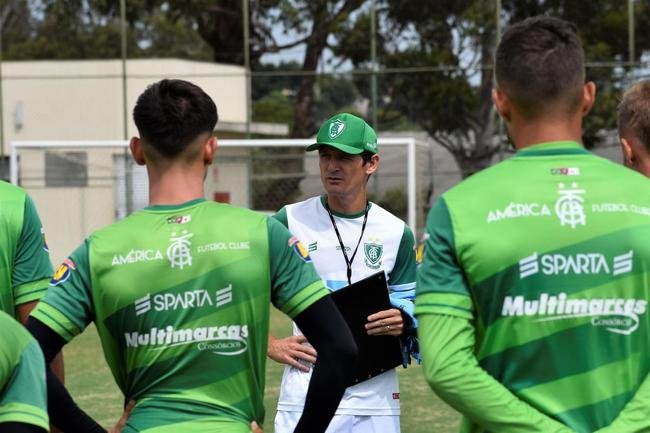 O Amrica segue com treinos preparatrios para a disputa do Campeonato Mineiro 2021. Comandados pelo auxiliar tcnico Mrcio Hahn, jogadores da base americana - e tambm os que tiveram menos oportunidades na temporada 2020 - realizam atividades voltadas ao Estadual.