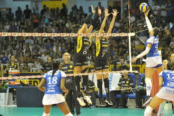 Minas x Praia: veja fotos da primeira partida da final