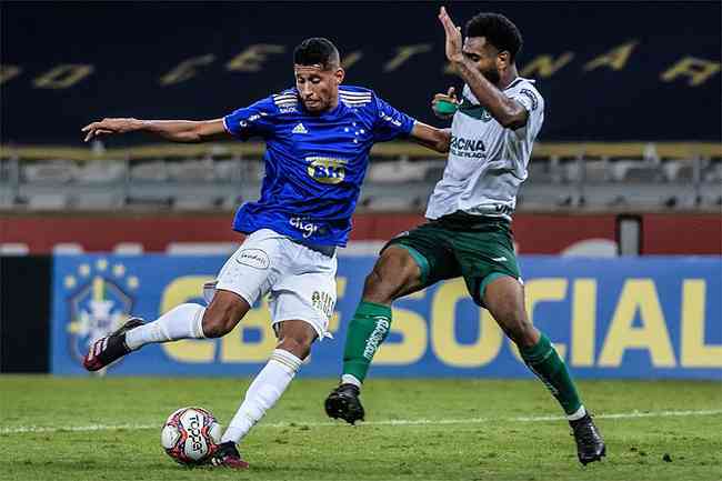 Cruzeiro e Gois empataram por 1 a 1 no Mineiro, em 12 de junho