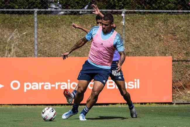 Cruzeiro: conheça Wesley Gasolina, lateral-direito que negocia com o clube  - Superesportes