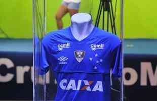 Com lanamento de uniforme e aes voltadas para o Dia Internacional da Mulher, Cruzeiro movimentou esplanada do Mineiro antes de jogo contra a URT (crdito: Juarez Rodrigues/EM D.A Press)