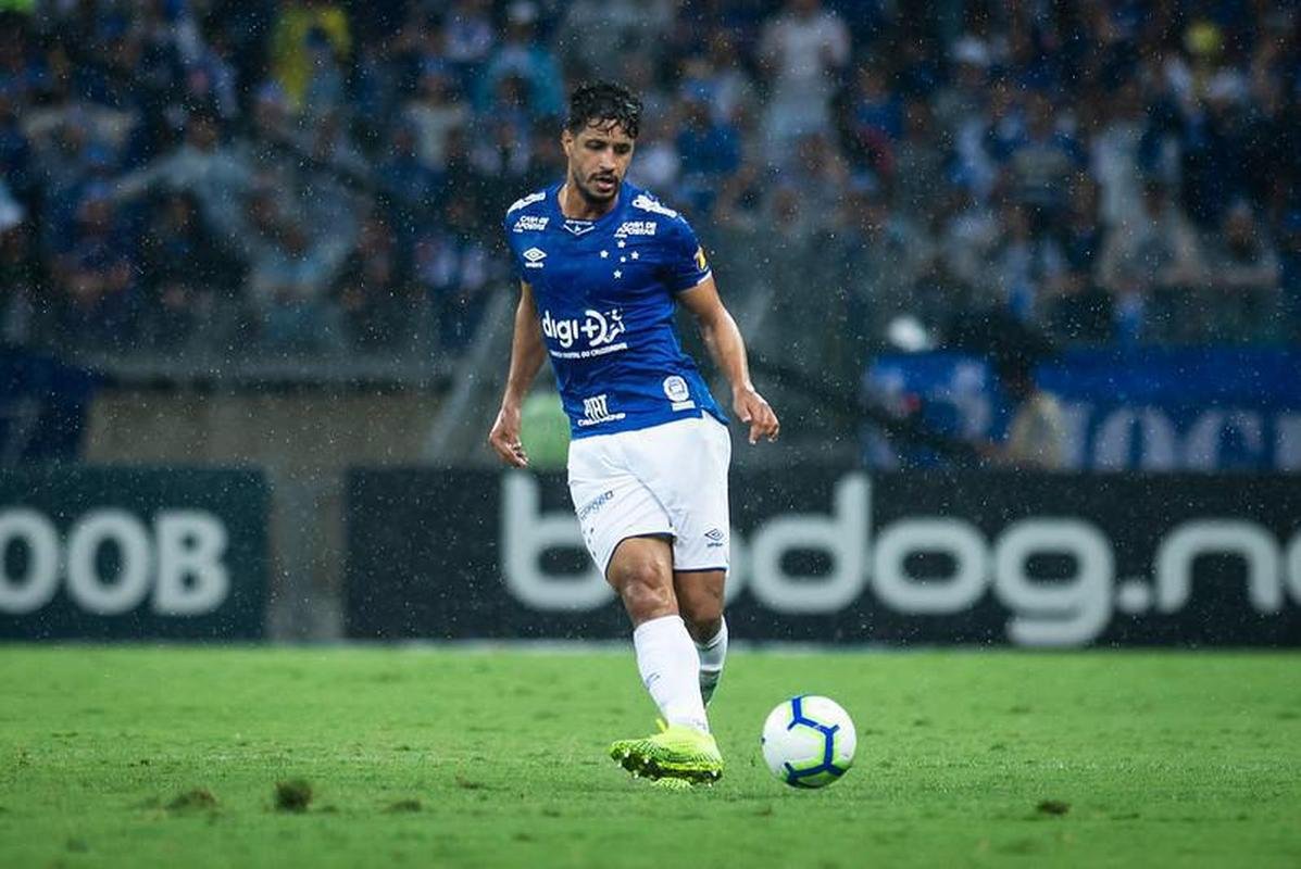 Zagueiro Leo pelo Cruzeiro, em 2019
