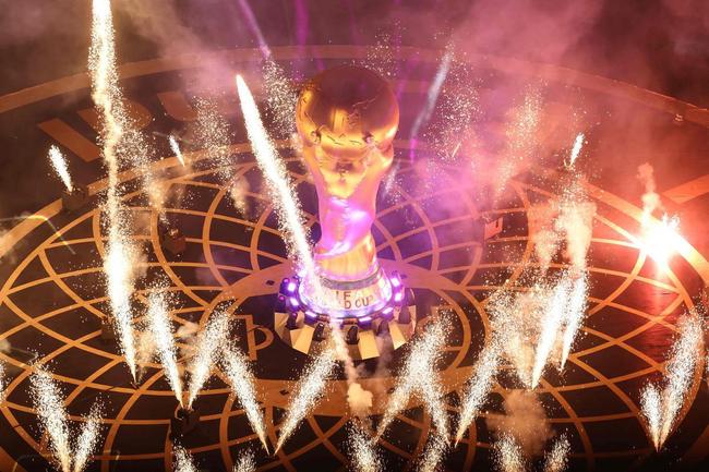 Entrada de Argentina e Frana no campo do Estdio Icnico de Lusail para a final da Copa do Mundo foi um espetculo  parte. Veja fotos do show de fogos, de luzes e da execuo dos hinos nacionais dos dois pases