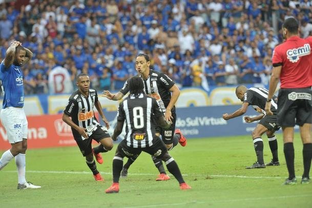Ricardo Oliveira marcou o gol de empate do Atltico aos 9 minutos do segundo tempo