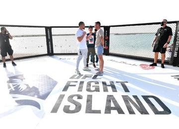 Robert Whittaker e Darren Till ficaram sob o sol escaldante para as fotos