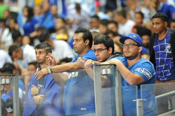 Torcida do Cruzeiro lotou o Mineiro em duelo com o Grmio pela semifinal da Copa do Brasil