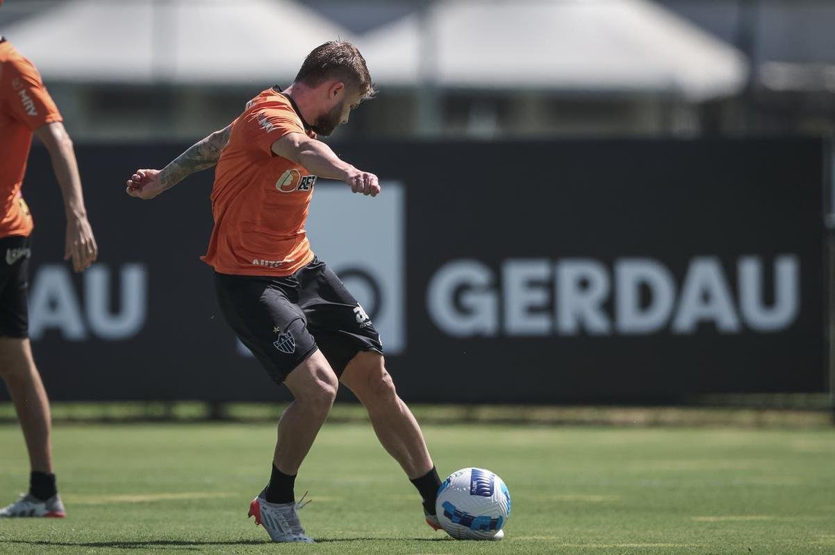 Fotos do primeiro treino de Junior Alonso no retorno ao Atltico