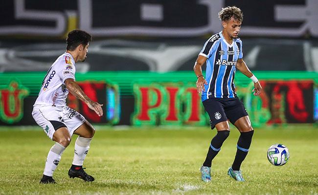 Bitello marcou um dos gols do Grêmio na vitória por 2 a 0 sobre o ABC