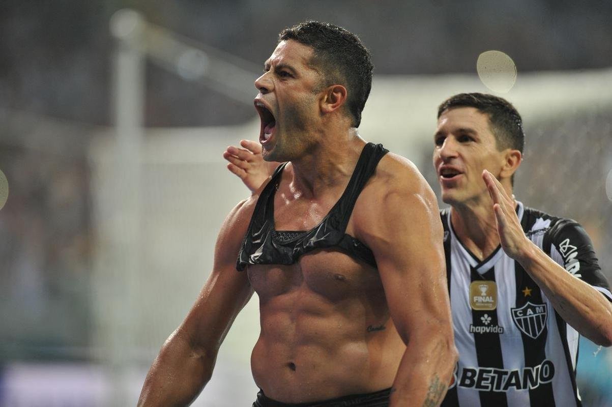 Galo venceu Cruzeiro com gols de Hulk (2) e Nacho. Edu descontou para a Raposa