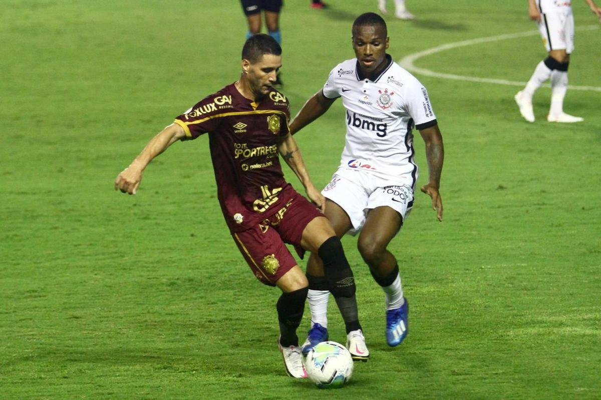 Com gol do zagueiro Maidana, de pênalti, Sport venceu o Corinthians em casa e deu um salto importante na tabela de classificação da Série A.