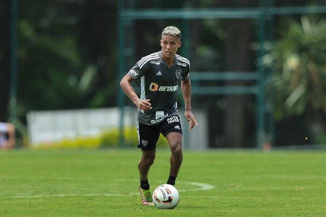 38 - Pedrinho (meia-atacante)