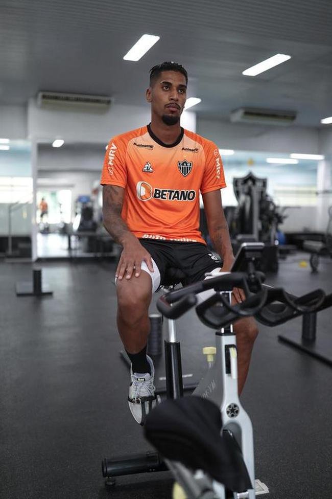 O Atltico realizou, nesta quinta-feira (10), a primeira atividade visando o clssico com o Amrica, vlido pela 5 rodada do Campeonato Mineiro. Com titulares em campo, o time de 'El Turco' Mohamed trabalhou para o confronto que ser disputado s 16h30 do sbado (12), no Estdio Independncia, em Belo Horizonte.