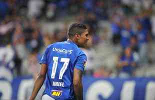 Raniel abriu o placar para o Cruzeiro aos 14 minutos do primeiro tempo