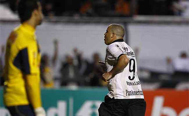 Ronaldo fez gol de pnalti para o Corinthians, porm time vacilou nas trs ltimas rodadas do Brasileiro e perdeu a taa para o Fluminense