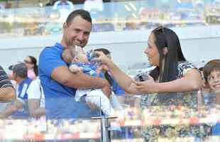 Imagens das torcidas de Cruzeiro e So Paulo no Mineiro